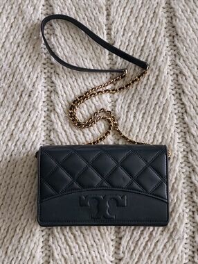 TORY BURCH Savannah Quilted Wallet on Chain - Black & Gold